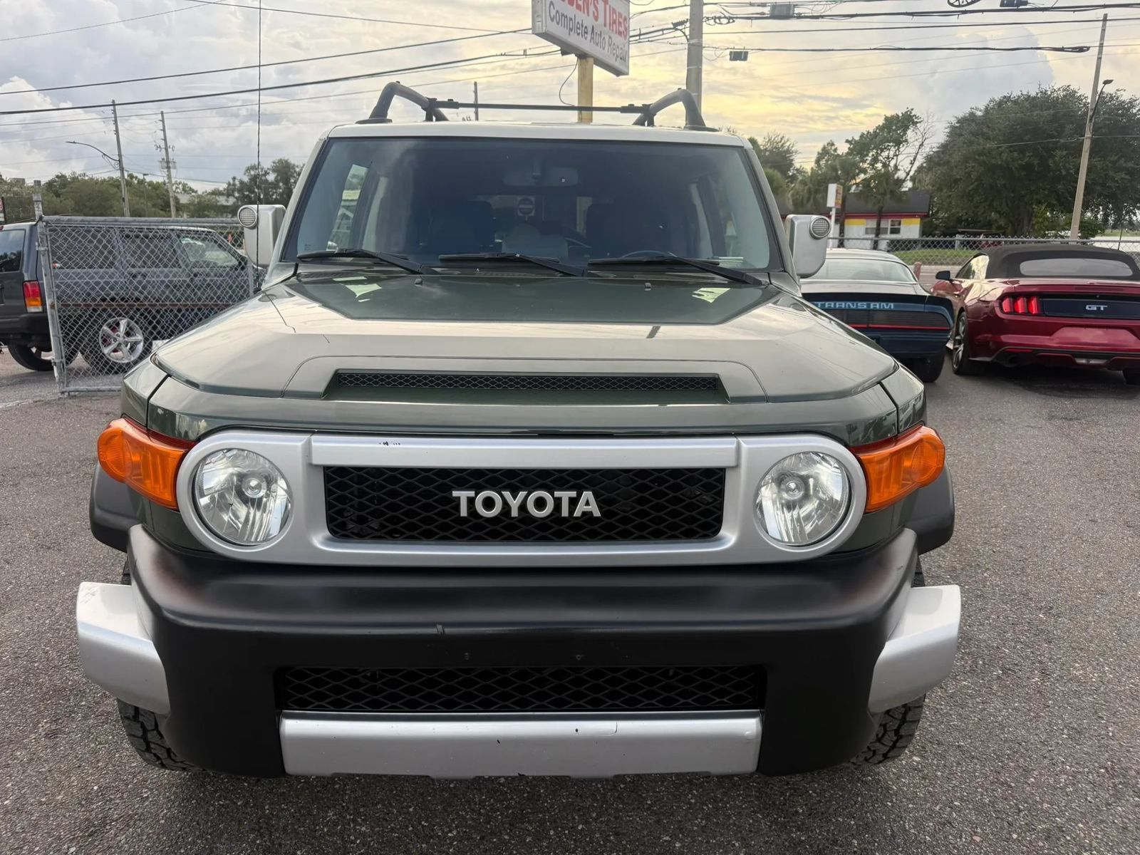 Used 2014 Toyota FJ Cruiser 4WD w/ Upgrade Package image 2
