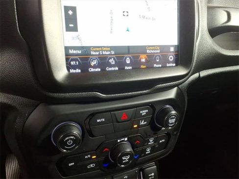 Used 2022 Jeep Renegade Limited image 21