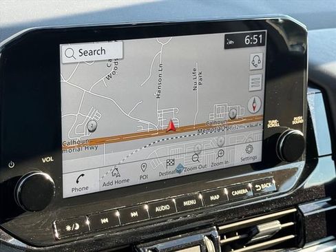 Used 2025 Nissan Pathfinder SL FWD image 24