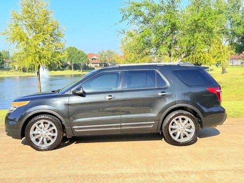 Used 2015 Ford Explorer XLT w/ Equipment Group 202B image 4