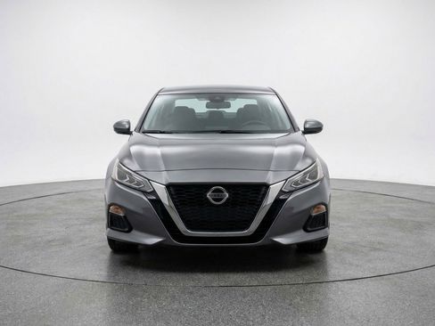 Used 2025 Nissan Altima 2.5 SV image 2