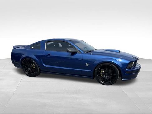 Used 2009 Ford Mustang GT RWD image 2