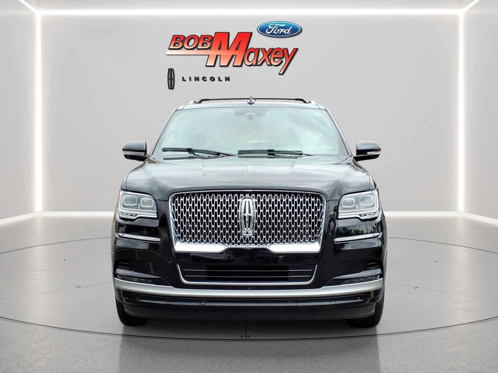 Used 2022 Lincoln Navigator 4WD image 2