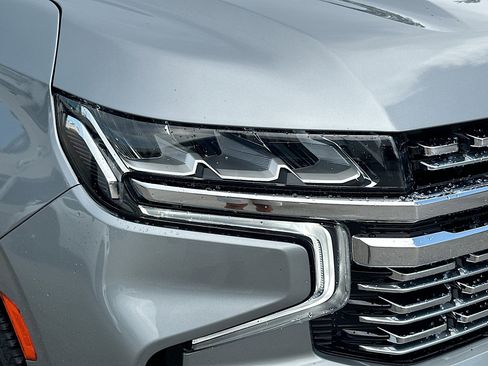 Used 2023 Chevrolet Suburban Premier RWD image 35