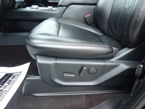 Used 2020 Ford Expedition XLT w/ Equipment Group 202A AWD/4WD image 24