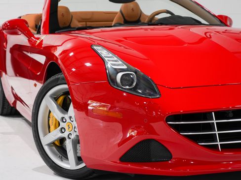 Used 2015 Ferrari California T RWD image 26