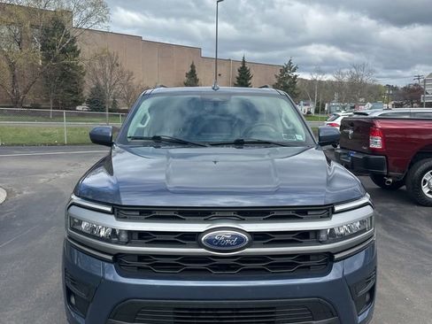 Used 2022 Ford Expedition XLT image 3