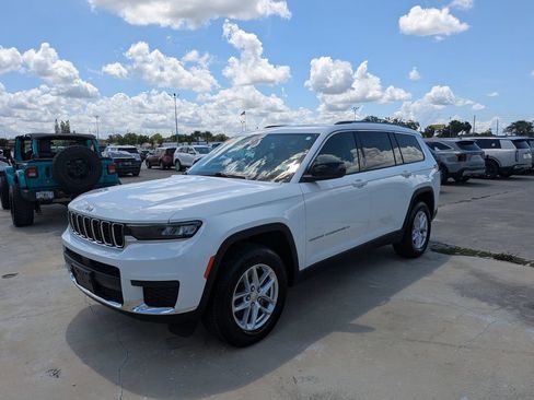 Used 2022 Jeep Grand Cherokee L Laredo w/ Luxury Tech Group I AWD/4WD image 5