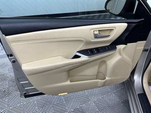 Used 2017 Toyota Camry XLE image 11