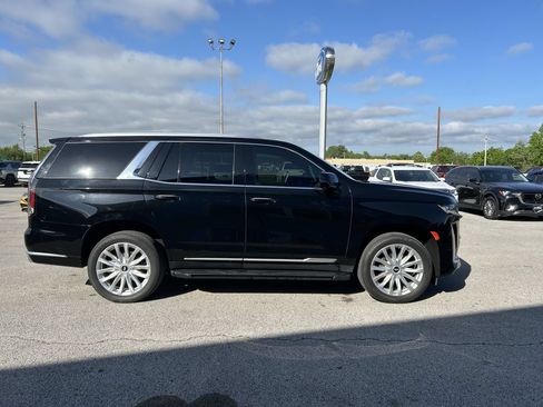 Used 2023 Cadillac Escalade Luxury AWD/4WD image 3