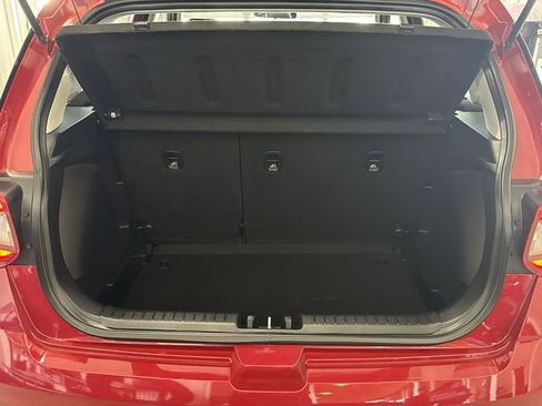 Used 2022 Hyundai Venue Limited image 26