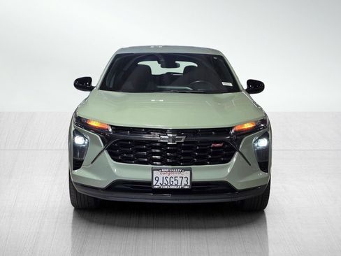 Used 2024 Chevrolet Trax RS FWD image 2