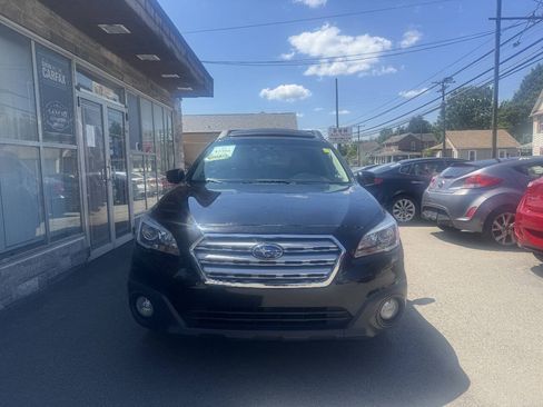 Used 2017 Subaru Outback 2.5i Premium AWD/4WD image 2