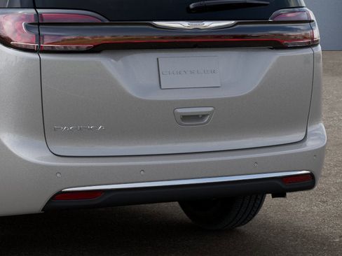 New 2026 Chrysler Pacifica Select image 13