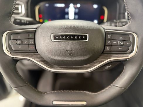 Used 2024 Jeep Wagoneer L Series II RWD image 12