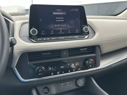 Certified 2025 Nissan Rogue SV image 31