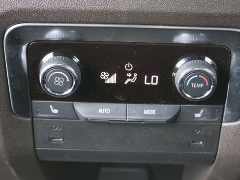 Used 2025 Chevrolet Tahoe Z71 w/ Comfort Package AWD/4WD image 31
