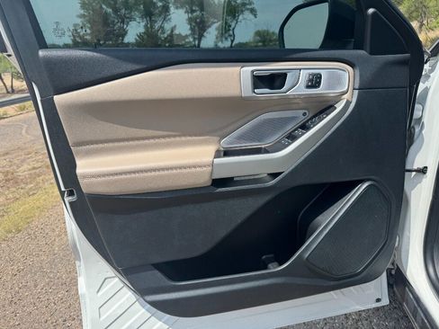 Used 2023 Ford Explorer Limited w/ Limited Technology Package RWD image 10