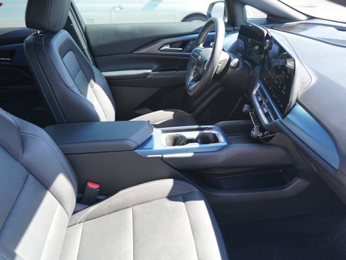 Used 2024 Chevrolet Equinox EV LT FWD image 14