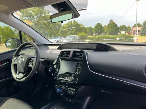 Used 2021 Toyota Prius LE w/ Carpet Mat Package (TMS) FWD image 16