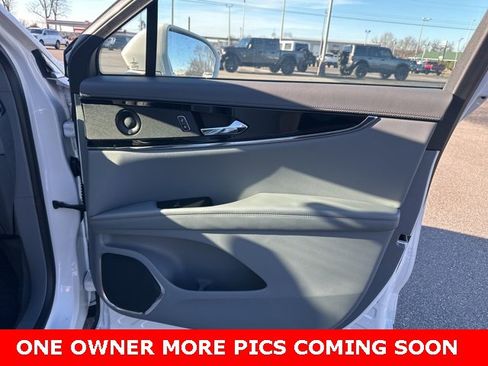 Used 2023 Lincoln Nautilus Reserve w/ Equipment Group 201A image 9