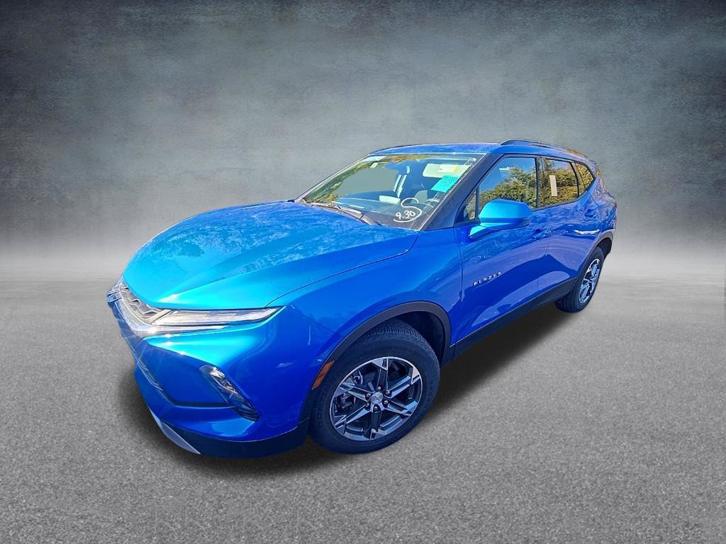 Used 2025 Chevrolet Blazer LT w/ Convenience Package FWD image 3
