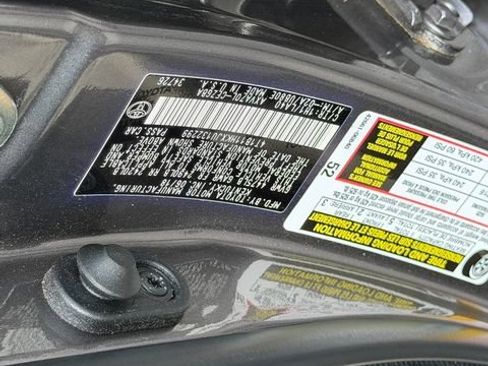 Used 2018 Toyota Camry XLE FWD image 19