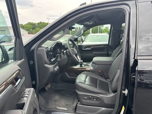 Used 2025 GMC Sierra 1500 Elevation w/ Elevation Premium Package AWD/4WD image 9