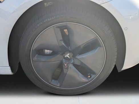 Used 2020 Tesla Model 3 Standard Range Plus image 9