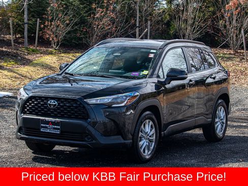 Used 2024 Toyota Corolla Cross LE FWD image 1