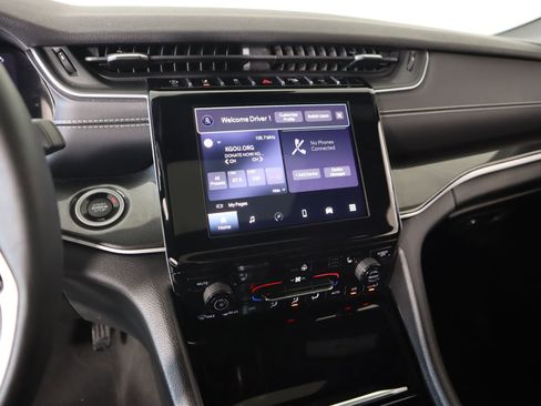 Used 2023 Jeep Grand Cherokee L Laredo image 5