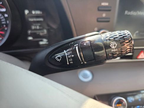 Used 2023 Hyundai Elantra SEL w/ Preferred Accessory Package image 28