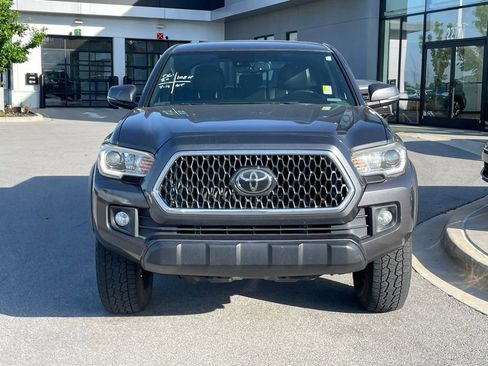 Used 2018 Toyota Tacoma TRD Off-Road image 2