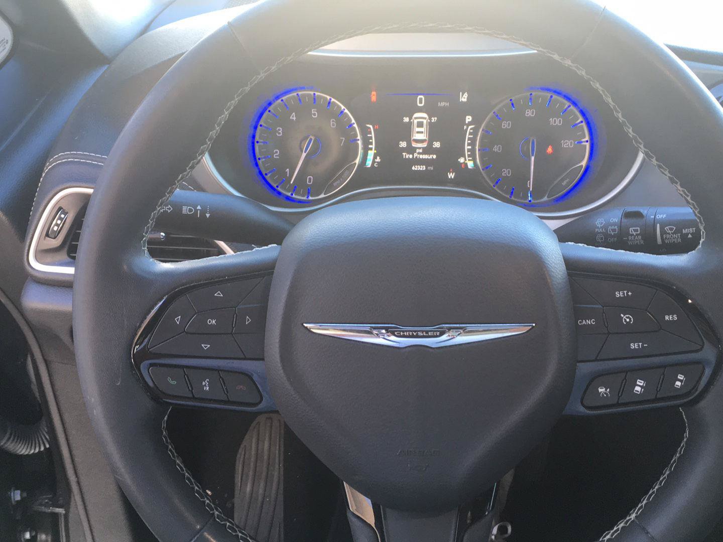 Used 2023 Chrysler Pacifica Touring FWD image 16