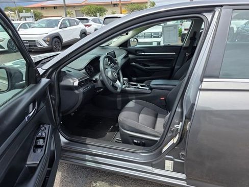 Used 2023 Nissan Altima 2.5 SV image 9