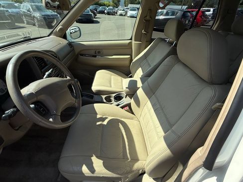 Used 2001 Nissan Pathfinder LE AWD/4WD image 13