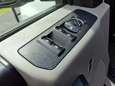 Used 2018 Ford F250 XL w/ Power Equipment Group AWD/4WD image 17