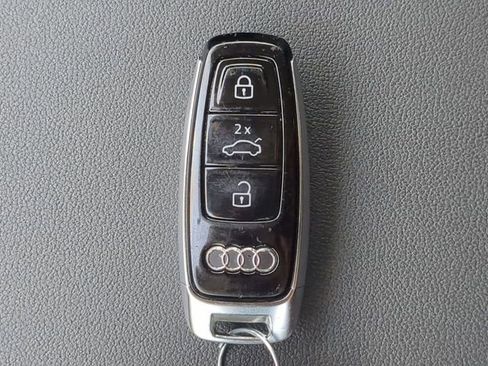 Used 2021 Audi e-tron Premium Plus w/ Premium Plus Package image 37