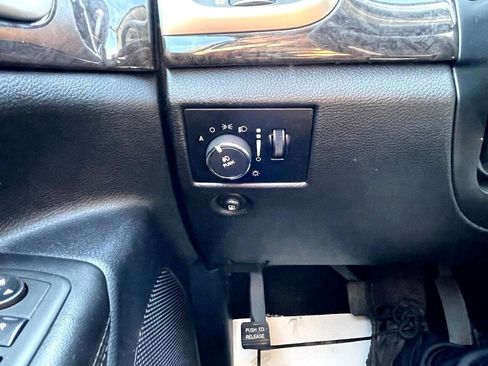 Used 2012 Jeep Grand Cherokee Laredo w/ Laredo E Group image 18