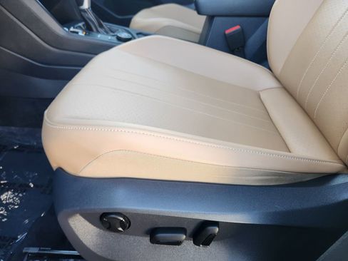 Certified 2024 Volkswagen Tiguan SE image 9