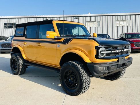 Used 2021 Ford Bronco Outer Banks image 2