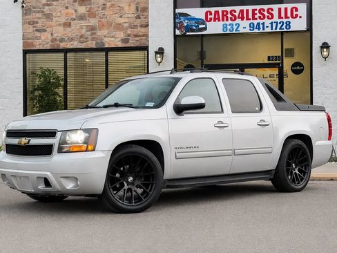 Used 2011 Chevrolet Avalanche LS RWD image 5