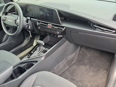 Used 2025 Kia Niro LX FWD image 32