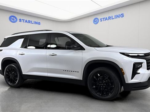 Used 2024 Chevrolet Traverse LT w/ Midnight/Sport Edition image 12