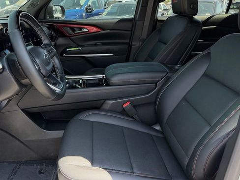 Used 2025 Chevrolet Traverse Z71 w/ Enhanced Driving Package AWD/4WD image 18