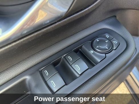 Used 2024 GMC Terrain SLT image 19