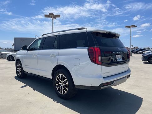 Used 2025 Ford Expedition Platinum AWD/4WD image 4