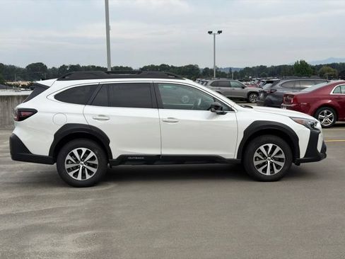 Used 2025 Subaru Outback Premium AWD/4WD image 8