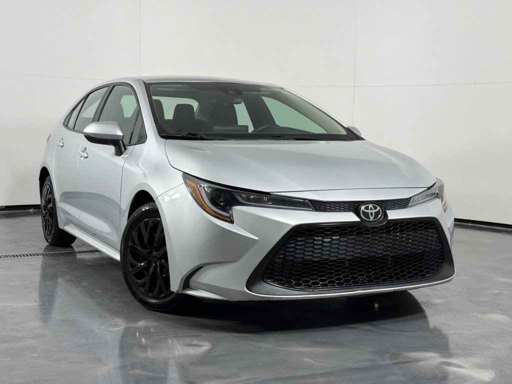 Used 2022 Toyota Corolla LE FWD image 2