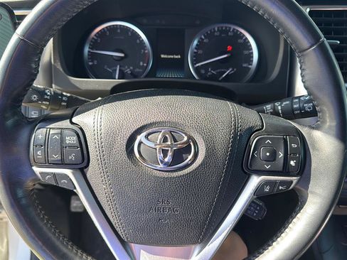 Used 2019 Toyota Highlander Limited Platinum AWD/4WD image 12